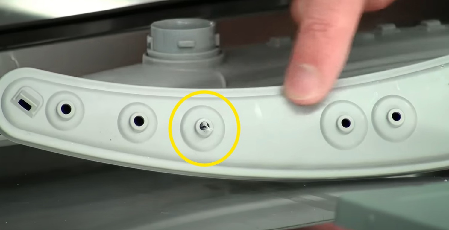 Dishwasher spray arm check for blockages